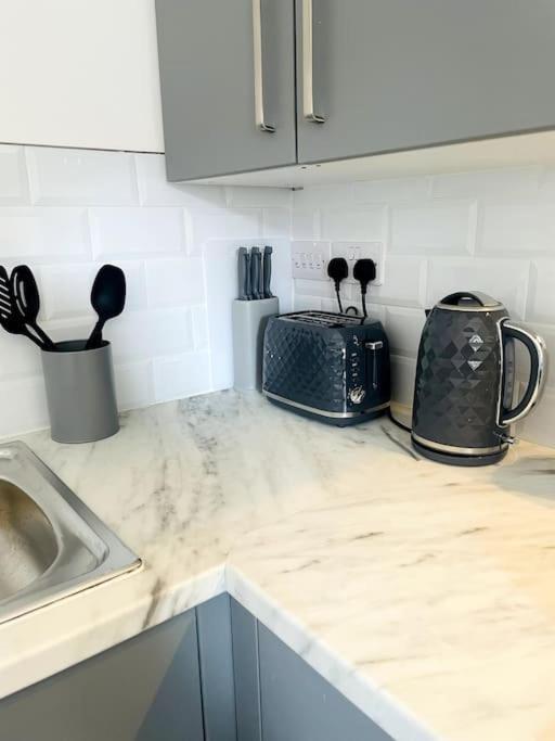 #10Bs 1 Bed Serviced Apartment Дарби Екстериор снимка