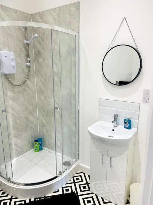 #10Bs 1 Bed Serviced Apartment Дарби Екстериор снимка